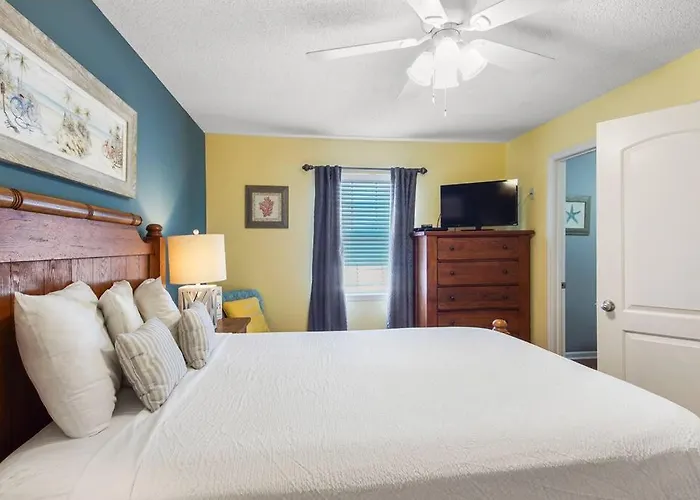 Lazy Palm 4 Pools Short Walk To Beach! Sleeps 5!