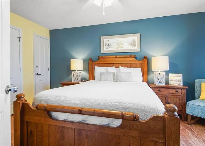 Lazy Palm 4 Pools Short Walk To Beach! Sleeps 5!