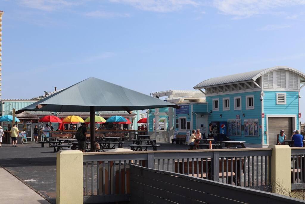 Lazy Palm 4 Pools Short Walk To Beach! Sleeps 5! *